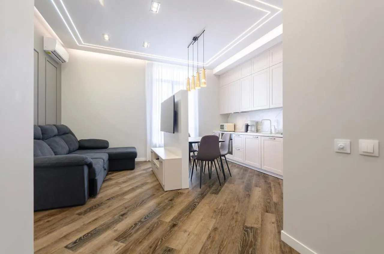 Petrovdom In Luxury Apartments At 68 Zhylyanska Street,38 Perlyna Kyiv
