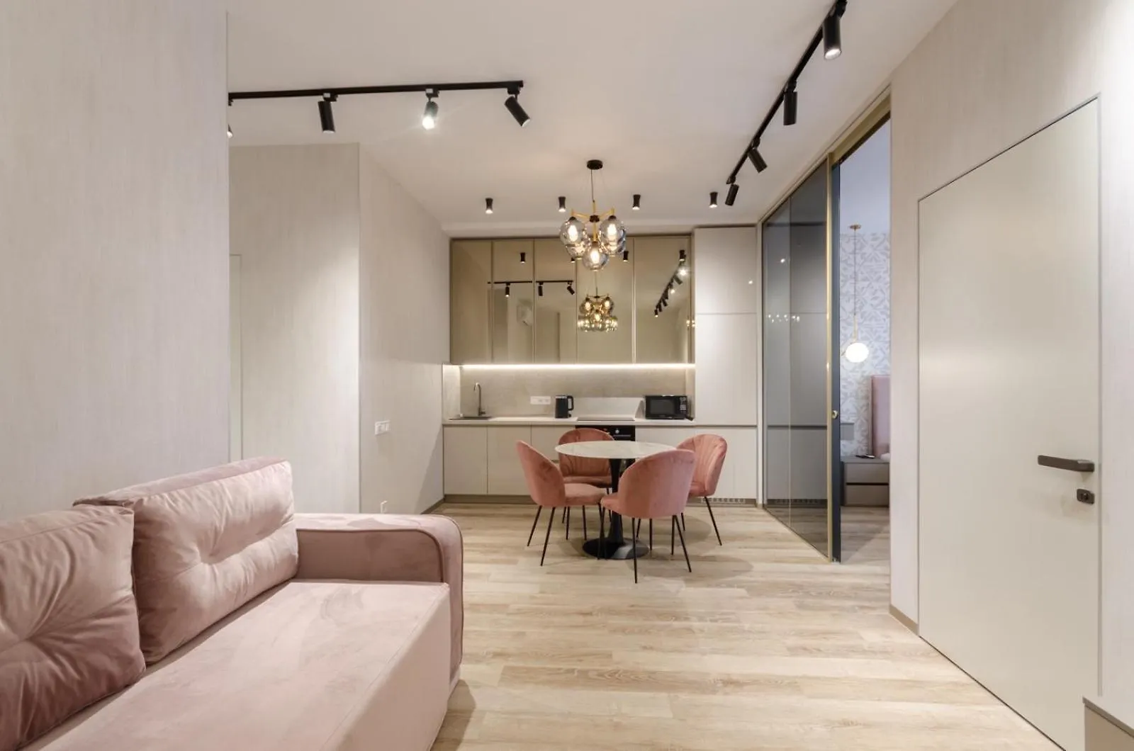 Petrovdom In Luxury Apartments At 68 Zhylyanska Street,38 Perlyna location